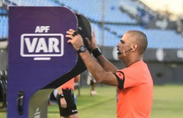 Eber Aquino y otros cinco, los árbitros paraguayos en la Copa América - Fútbol - ABC Color