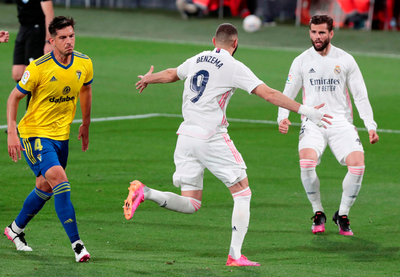 Real Madrid festeja en Cádiz y alcanza la punta