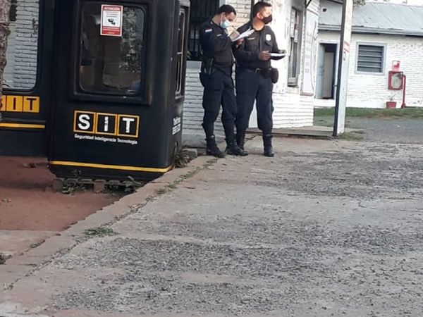 Delincuentes hieren a un guardia en un asalto en Villa Elisa