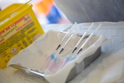 Un estudio exprés investigará los efectos de combinar las vacunas de Pfizer y AstraZeneca | Ñanduti