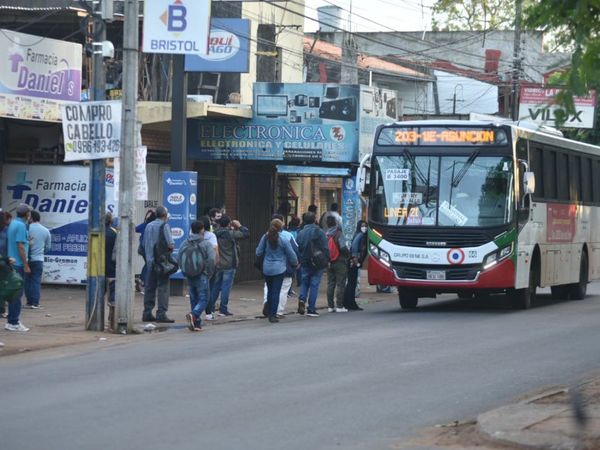 Ejecutivo decreta mantener el precio del pasaje