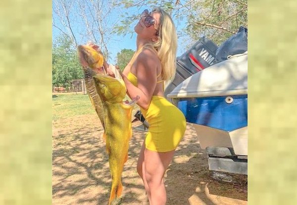 Crónica / PESCADORA SEXY. Quiere tener su propio espacio de pesca en TV