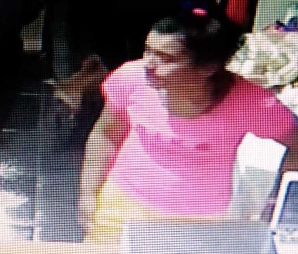 Captan a descuidista al momento de robar un teléfono en una despensa - Nacionales - ABC Color