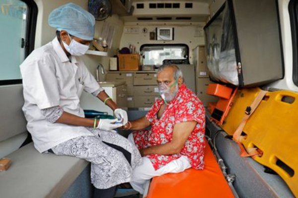 India se convirtió en el primer país en registrar más de 300.000 casos de Covid en un solo día | Ñanduti