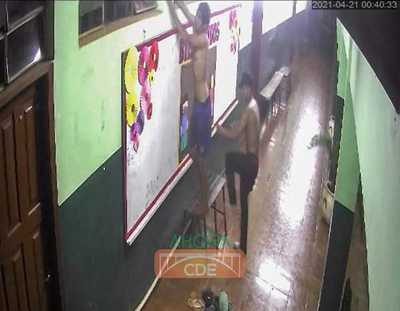 ALARMA hizo correr a DELINCUENTES quienes quisieron ROBAR una escuela