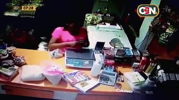 Descuidista fue de 'compras' pero terminó robando un celular - C9N