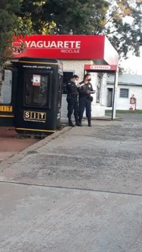 Encuentran vehículo utilizado por delincuentes para asaltar cartonería en Villa Elisa | Ñanduti