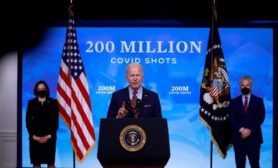 Estados Unidos ya aplicó más de 200 millones de vacunas contra el covid-19