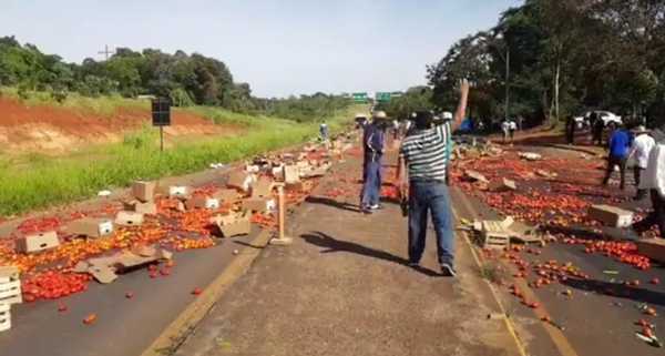 MAG ignora a productores y vuelven a cerrar ruta en Coronel Oviedo - Noticiero Paraguay