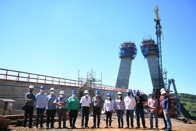 Técnicos del MOPC asisten a jornada formativa en la zona de obras del Puente de la Integración - La Clave