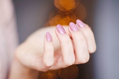 ¿Cómo mantener las uñas sanas cuidándolas desde casa?