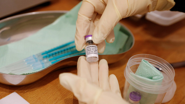 Pfizer confirma los primeros casos de dosis falsas de su vacuna contra el covid-19 en México y Polonia - ADN Digital