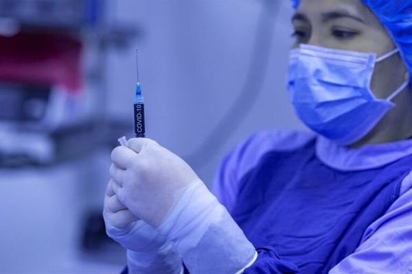 La UE denunció a AstraZeneca por retrasos en la entrega de vacunas | .::Agencia IP::.