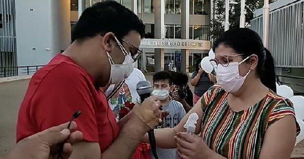 La Nación / Pidió matrimonio a su pareja tras recibir su alta médica por COVID-19