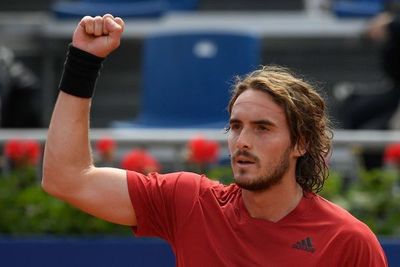 Tsitsipas avanzó a cuartos del Abierto de Barcelona - Tenis - ABC Color