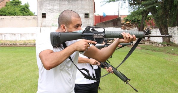 La Nación / Arranca curso intensivo de formación de nuevos agentes antidrogas