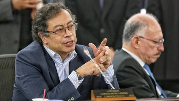 Gustavo Petro lidera la intención de voto presidencial en Colombia