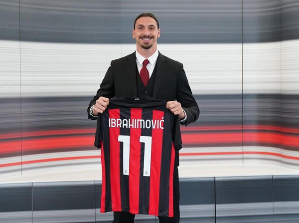 Zlatan renueva con el Milan hasta 2022