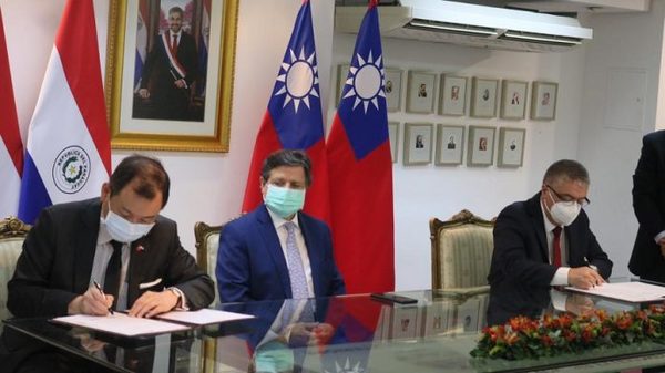 Taiwán realiza primer desembolso para compra de vacunas anticovid