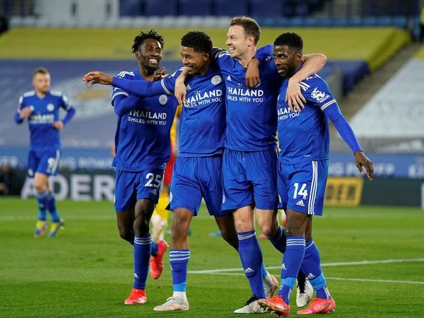 Leicester se reafirma en la tercera plaza