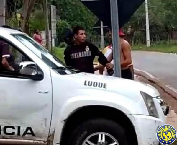 Vecinos atrapan y atan a un conocido “pájaro de avería” •