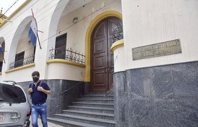 Pese a descuentos mensuales a funcionarios, comuna asuncena adeuda a Caja de Jubilaciones - Nacionales - ABC Color
