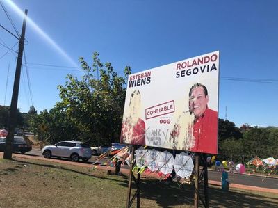 Cortan y pintan carteles políticos que pululan en espacios públicos - ABC en el Este - ABC Color