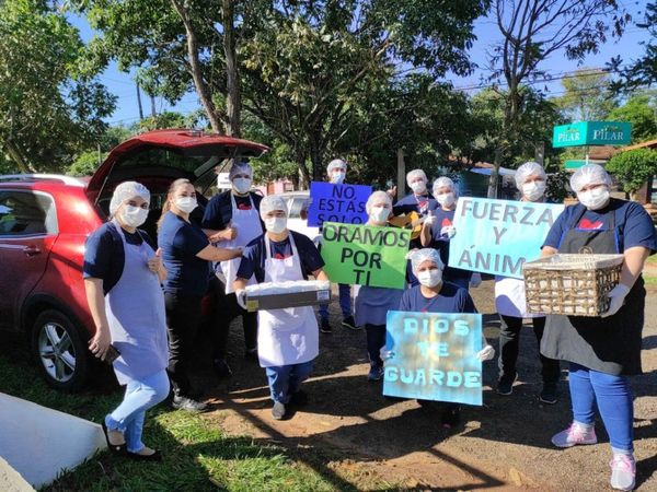 Llevan desayuno y esperanza a familiares de internados en UTI