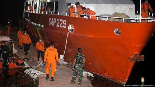 Submarino desaparecido en Indonesia podría agotar reservas de oxígeno en 72 horas