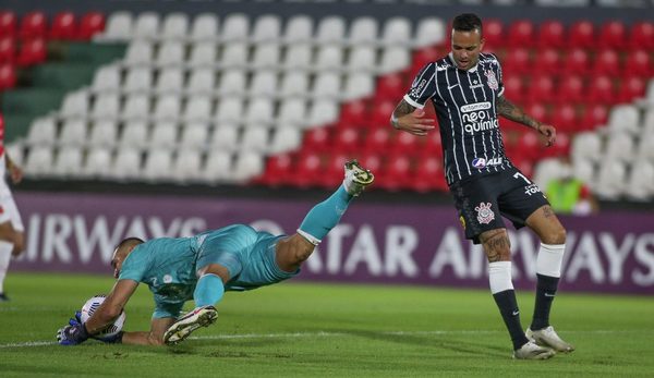 Versus / River empata ante Corinthians, pero lo pudo haber ganado