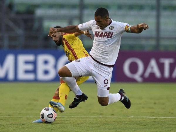 Lanús se lleva una agónica victoria ante Aragua
