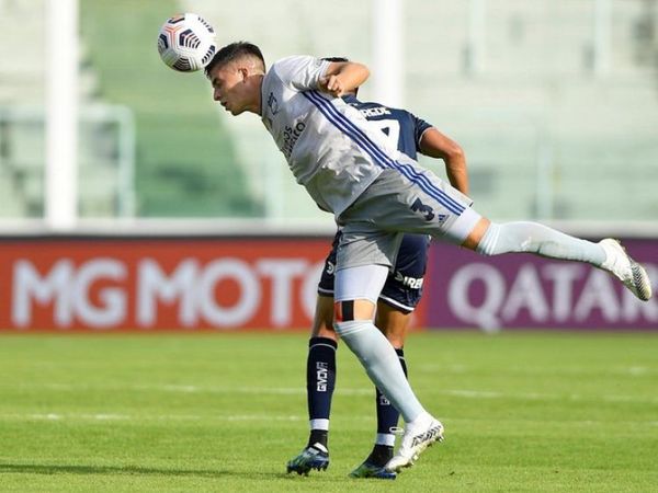 Emelec se recupera y vence a Talleres con goles uruguayos