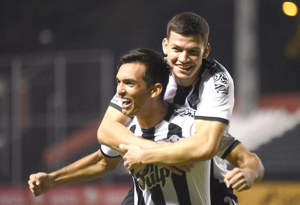 Crónica / EN LA COPA TAMBIÉN VACUNA