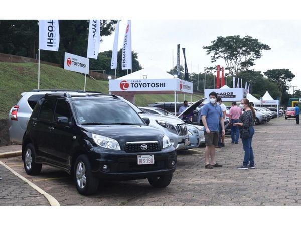 Con gran interés de compradores arrancó la Expo Usados 2021