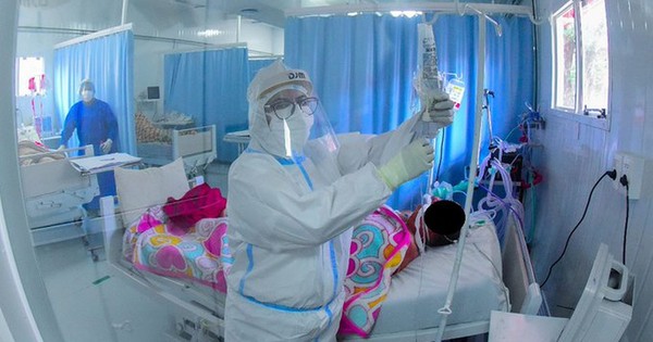 La Nación / Impacta relato en Twitter de una médica intensivista