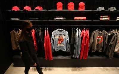Consumidores siguen sin ánimo a gastar