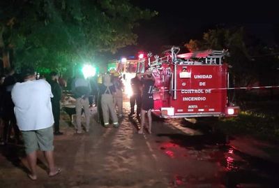 Mueren dos personas tras incendio en una casa de San Antonio - Nacionales - ABC Color