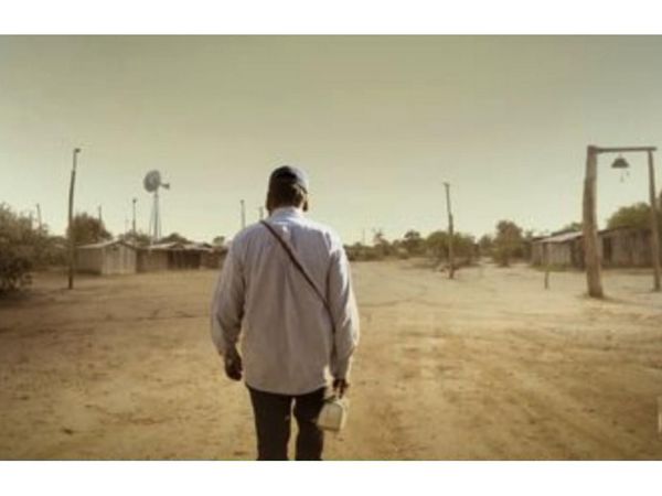 El filme Apenas el sol sigue girando alrededor del mundo