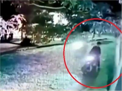 Motochorros asaltaron con machete a dos niños en la calle