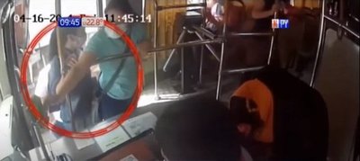 Captan accionar de descuidista dentro de bus del transporte público | Noticias Paraguay