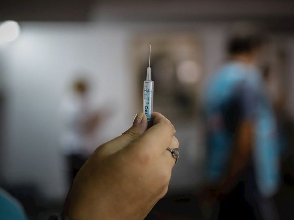 Laboratorios alertaron "problemas logísticos" con vacunas vía Covax