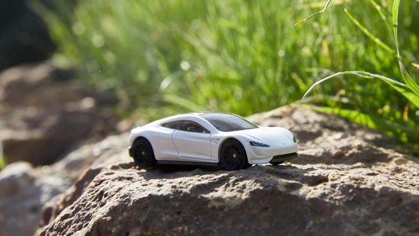 Lanzan autos ecológicos en miniatura para generar conciencia en los niños
