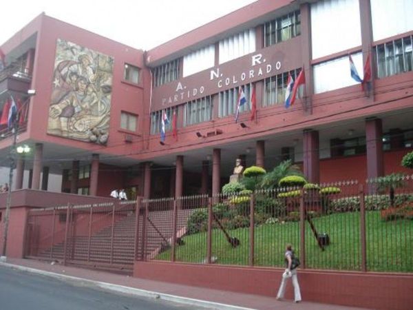 Joven logró desafiliarse de la ANR con feroz demanda