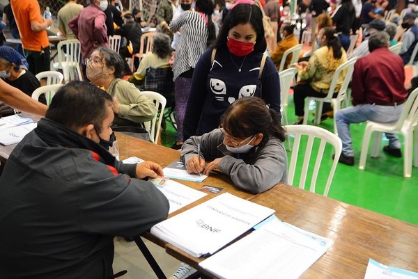 AGLOMERACIÓN de ADULTOS MAYORES por desorganización de comuna esteña