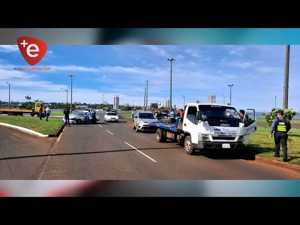 ACCIDENTE DEJA A UNA CONDUCTORA LESIONADA EN RUTA PY01