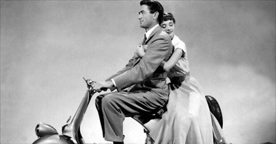 La Nación / De “Vacaciones en Roma” a icono: motocicleta celebra sus 75 años