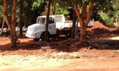 Pese a millonarias adjudicaciones, utilizan vehículo municipal para obras en CDE