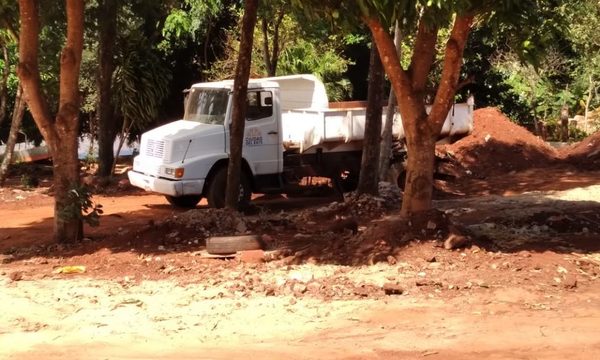 Pese a millonarias adjudicaciones, utilizan vehículo municipal para obras en CDE