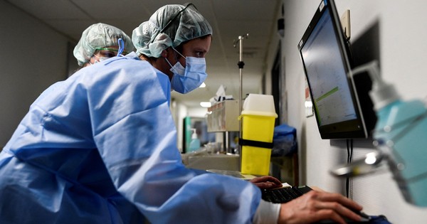 La Nación / Terapistas están empleados al máximo y tienen sus vínculos con el Ministerio, dice director de UTI de Salud