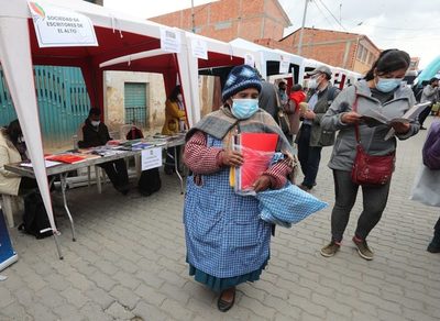 Lectores bolivianos prefieren adquirir libros por internet o redes sociales - MarketData